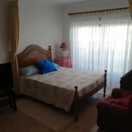 Luz Vivenda בית אירוח נאזרה